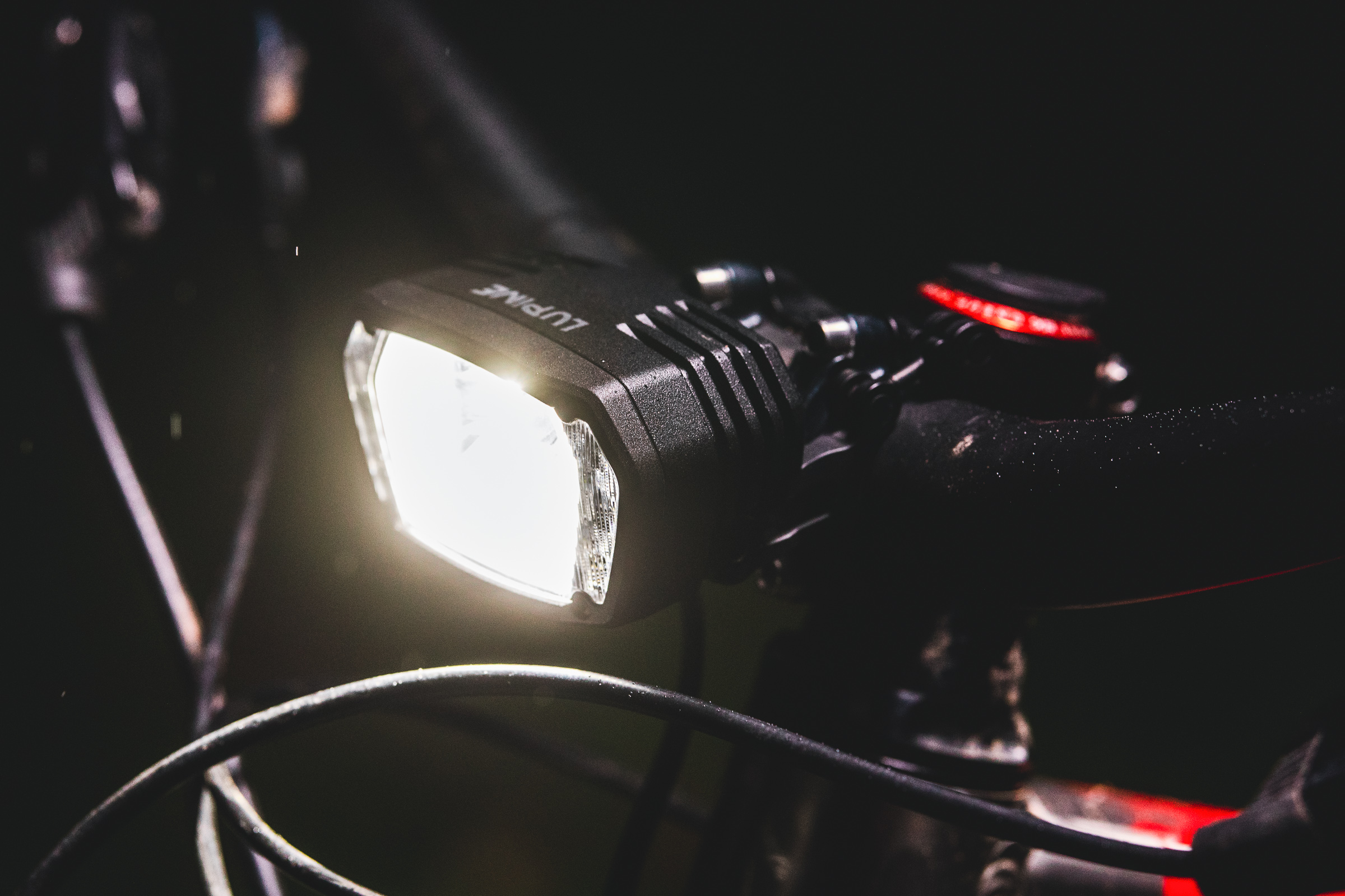 Lupine SL AX im Test: StVZO-Lichtmonster mit 2.200 Lumen