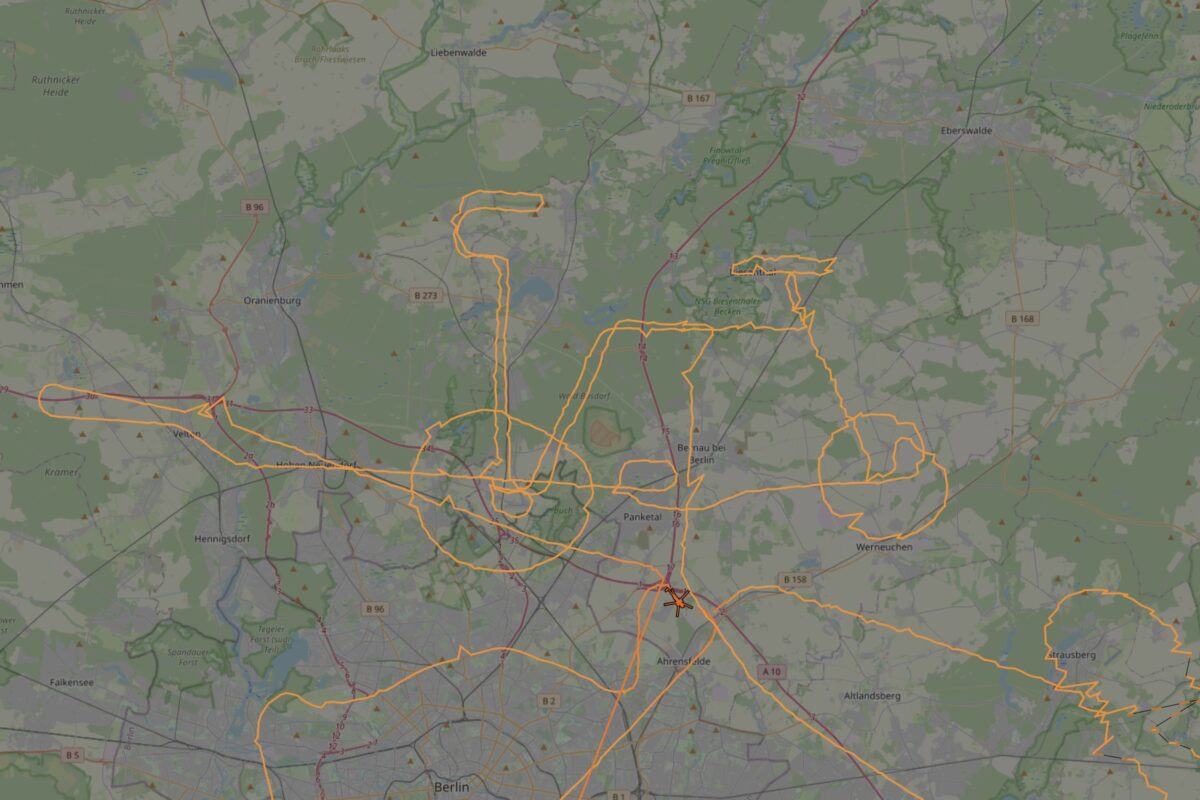 Fahrrad am Himmel: Unglaubliche Flugroute während Netanjahus Berlin-Besuch!