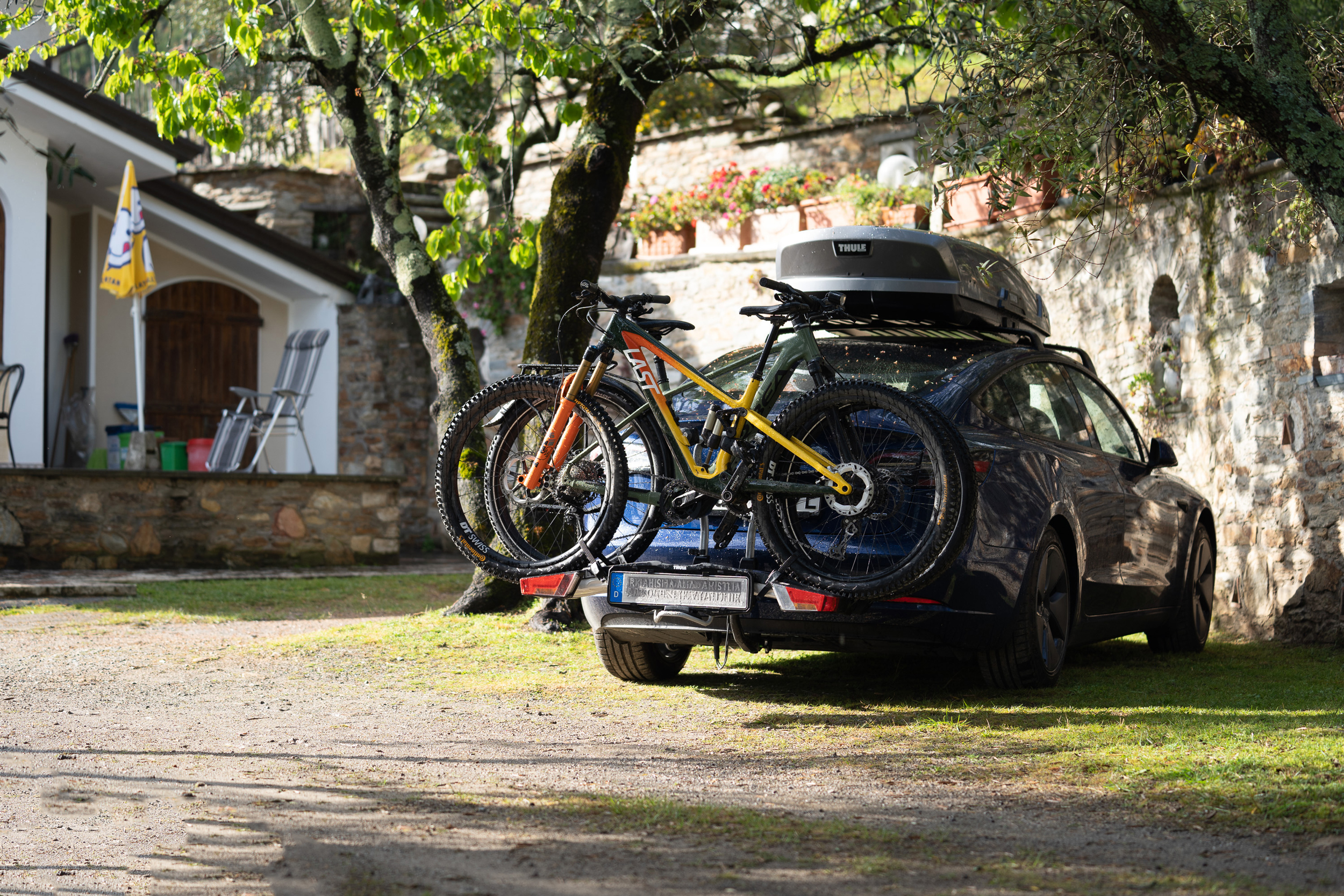 Tobias nimmt’s Rad – und den Tesla: Wie kommt die Fahrrad-Mobilität mit in den Urlaub?